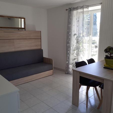 Studio En Plein Centre Ville - 2 A 4 Personnes Tence Exterior photo